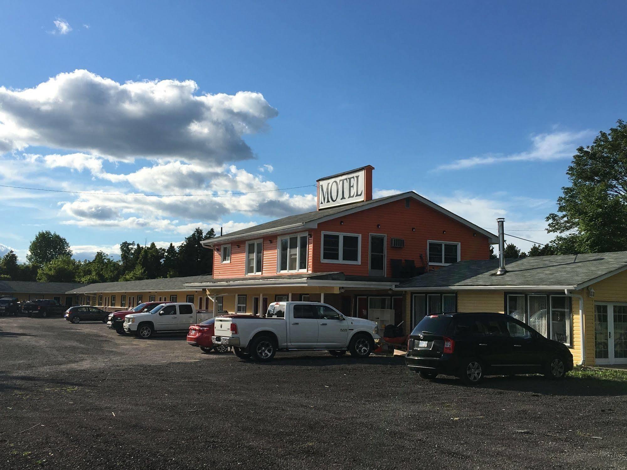 Knights Inn Cobourg Dış mekan fotoğraf